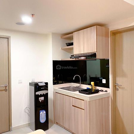 Homey 2Br With Work Space At Meikarta Apartment By Travelio ชีการัง ภายนอก รูปภาพ