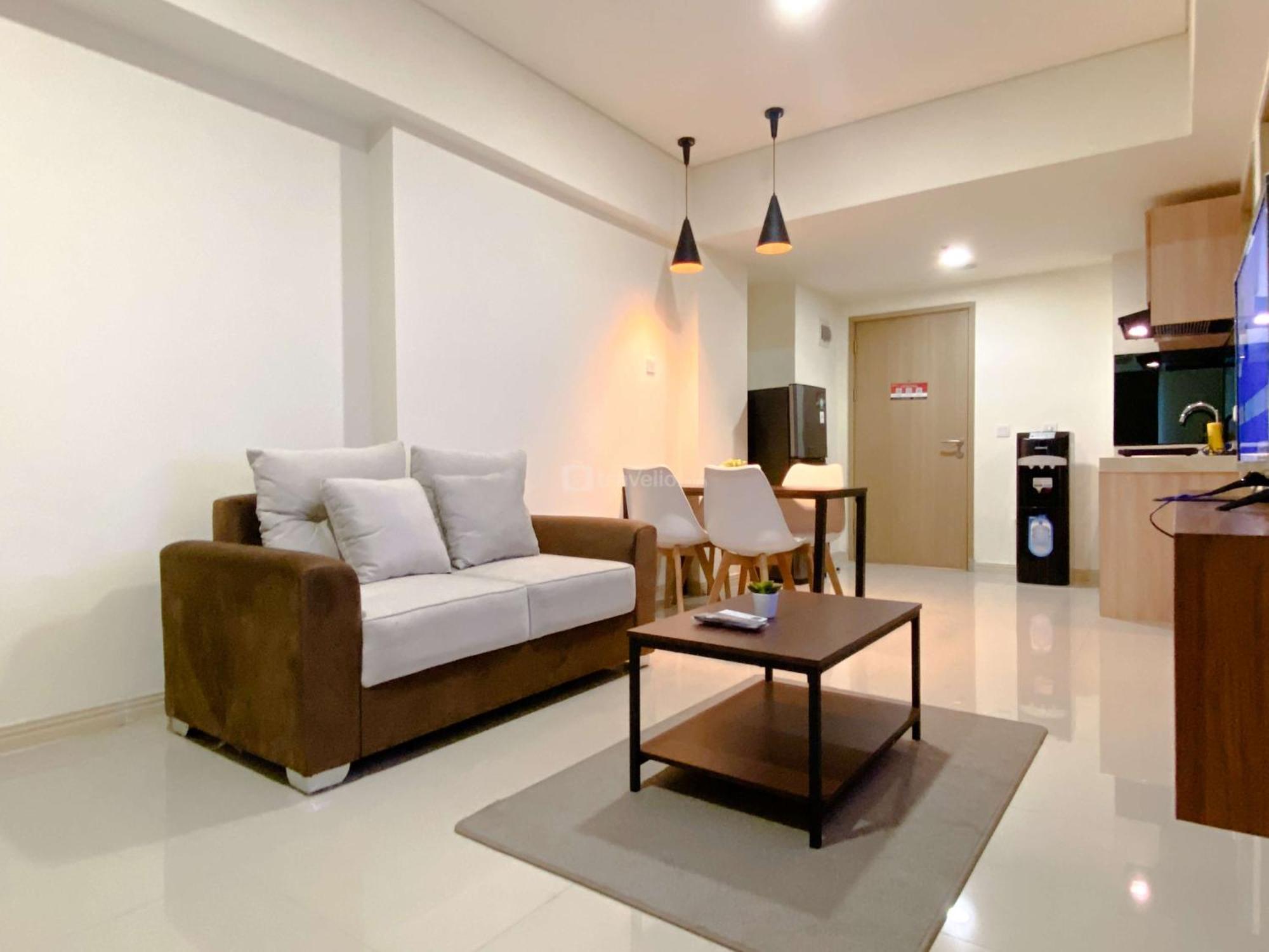 Homey 2Br With Work Space At Meikarta Apartment By Travelio ชีการัง ภายนอก รูปภาพ