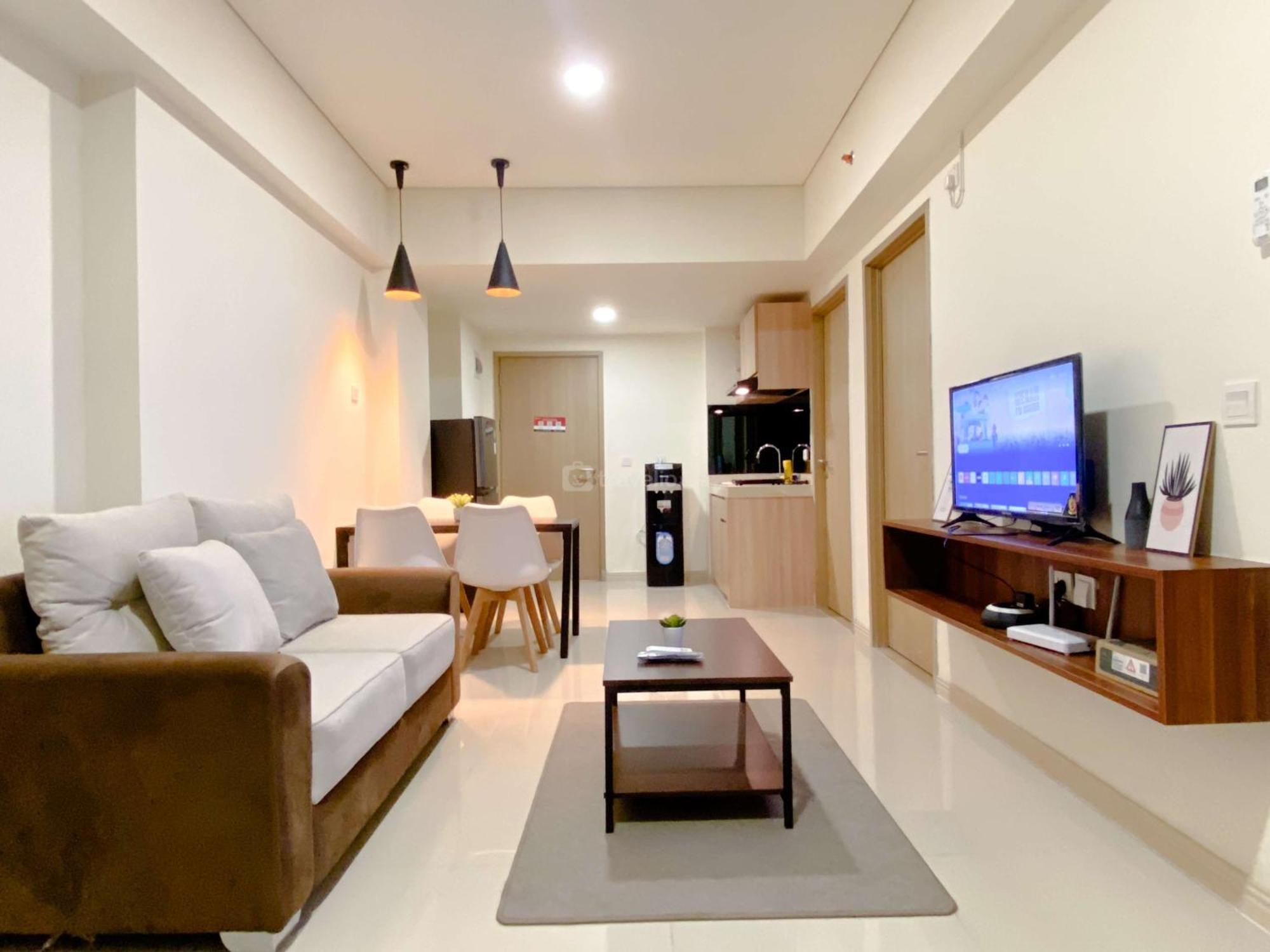 Homey 2Br With Work Space At Meikarta Apartment By Travelio ชีการัง ภายนอก รูปภาพ